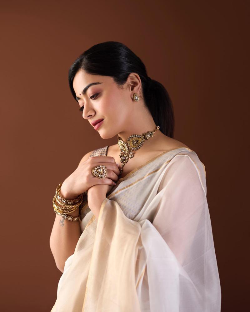rashmika-mandanna-saree-look-hot-photos